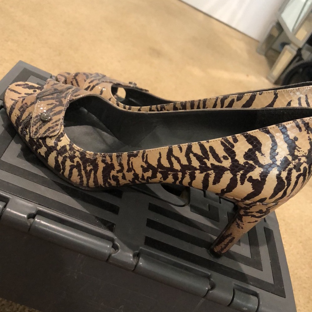 Shoes - Picture 5 of 7